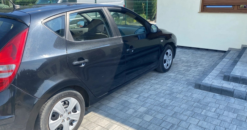 Hyundai I30 cena 21000 przebieg: 118000, rok produkcji 2010 z Kobyłka małe 67